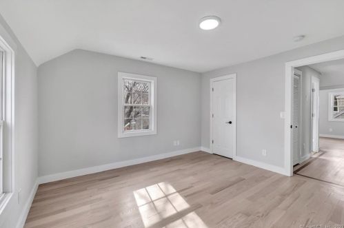 407 Jackson Ave, Bridgeport CT  06606-5573 exterior