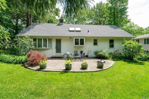 50 Devon Rd, Great Neck, NY 11023-1625