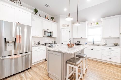 1015 Bandera Trl, Granbury, TX 76048-6066