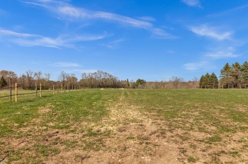 786 Decorah Rd, West Bend WI  53095-8112 exterior