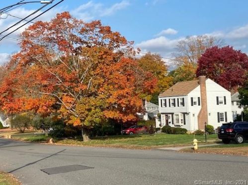 15 Forest Ridge Rd, Waterbury, CT 06708-1807
