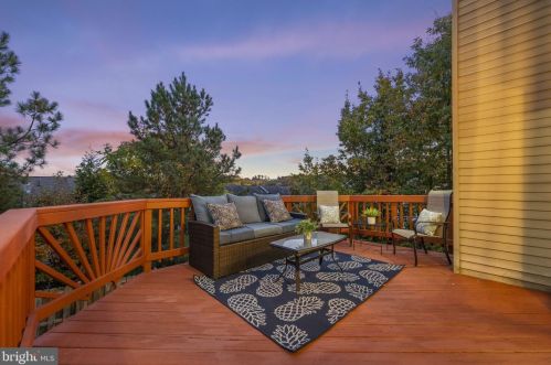 16869 Miranda Ln, Woodbridge VA  22191-5142 exterior