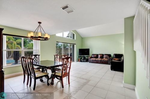 2489 191 Ave, Hollywood FL  33029-4610 exterior