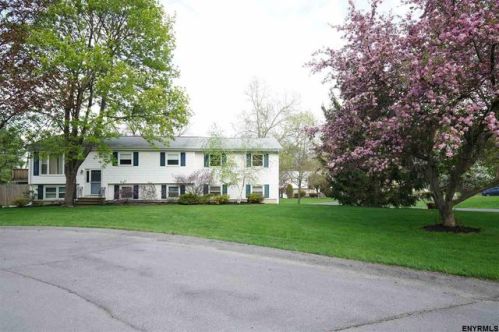 52 Glaston Ct, Reidsville, NY 12186-9567