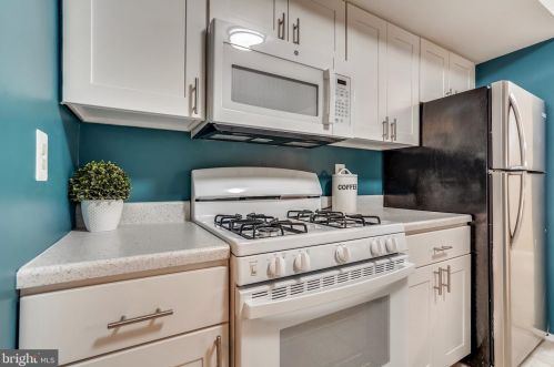 2073 Royal Fern Ct, Herndon, VA 20191-2073