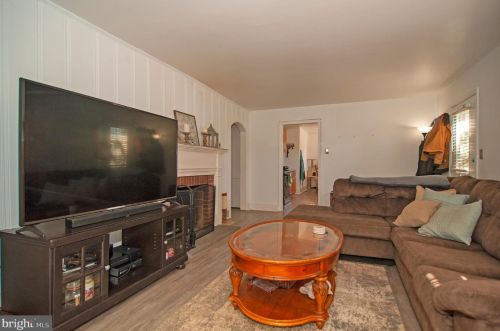67 Upland Ave, Dover, DE 19901-4242