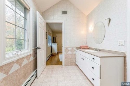 9 Blackledge Ct, Closter NJ  07624-3231 exterior