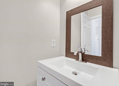 2724 Shelburne Rd, Downingtown PA  19335-6015 exterior