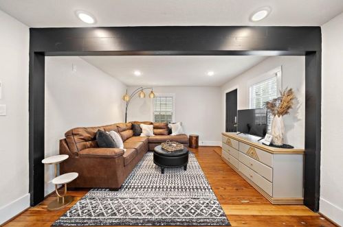 1021 Sealy St, Galveston TX 77550-3813 exterior