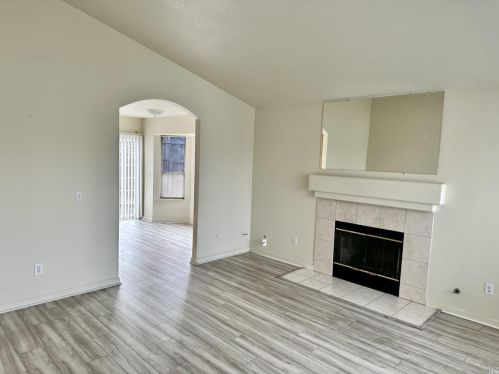 2018 Tokay St, Santa Rosa, CA 95404-6163