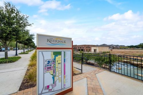 4152 Riverside Dr, Lewisville TX  75028 exterior