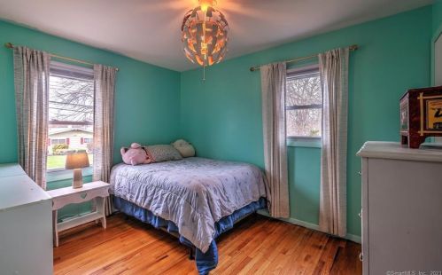 25 Wayne Rd, Milford CT  06460-3843 exterior