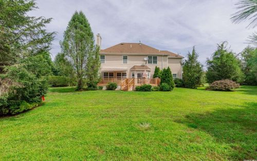 4 Arborvitae Ln, Miller Place NY  11764-3021 exterior