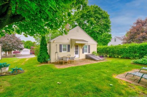 22 Corsino Ave, Lyme, CT 06371-2422