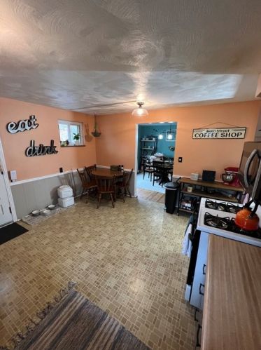 8040 Remington Dr, Pittsburgh PA  15237-6235 exterior