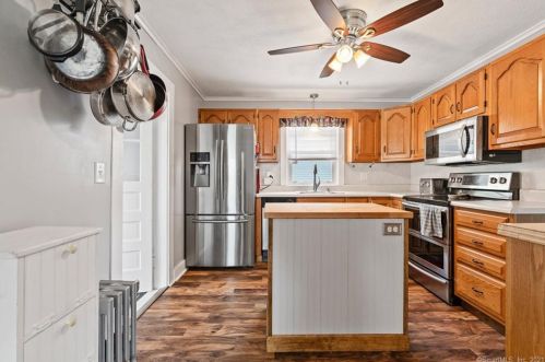 10 Morgan Ct, Groton, CT 06340-3635