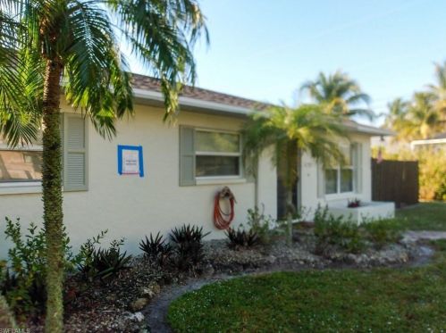 593 92nd Ave, Naples, FL 34108-2428