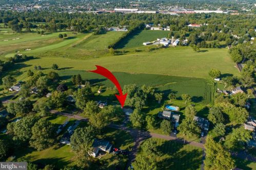 871 Chester Dr, Pottstown PA 19465-7518 exterior