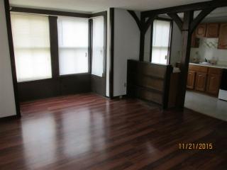 20 Main St, Poestenkill, NY 12140-3201