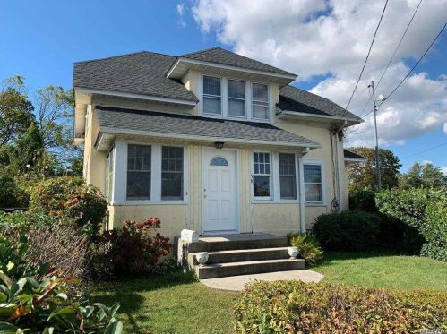 58 Clinton Ave, Bayshore, NY 11706-8634
