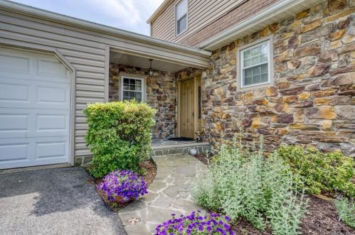 13 Lancaster Dr, Airmont, NY 10901-7424