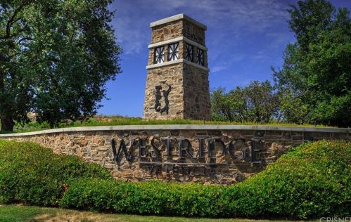 27012 Pebble Beach Dr, Santa Clarita, CA 91381-0668