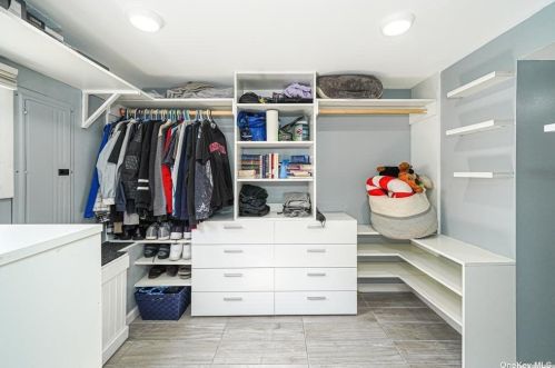 452 Outlook Ave, Babylon NY  11704-4312 exterior