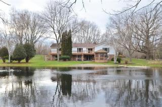 1056 Granville Rd, Cedarburg, WI 53012-9345