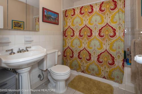 6 Elmwood Pl, Leonardo NJ  07737-1347 exterior