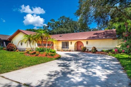 2821 Valencia Ln, Palm Harbor, FL 34684-4044