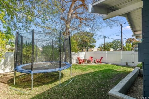 1604 Hickory Ave, Torrance CA 90503-7219 exterior