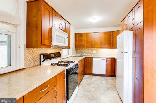 246 Roberts Cir, Norristown, PA 19401-5425