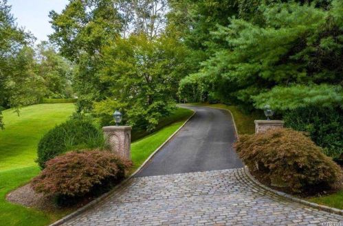 6 Chestnut Hill Dr, Muttontown, NY 11771-2509