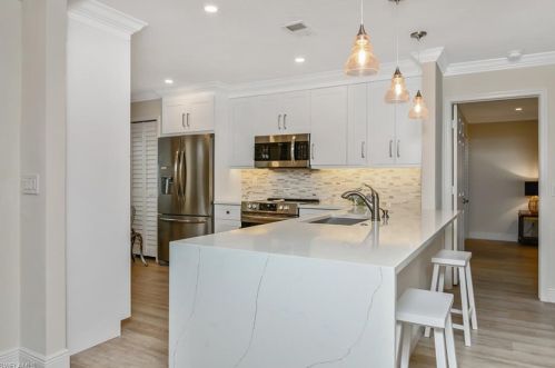 103 Courtside Dr, Naples, FL 34105-7130