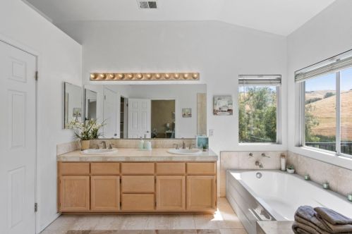 670 Esplanade Ln, San Jose CA 95138-1327 exterior