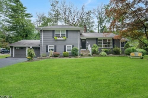 97 Kenilworth Rd, Mountain Lakes, NJ 07046-1123