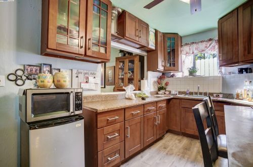 1725 96 Ave, Oakland CA  94603-1909 exterior