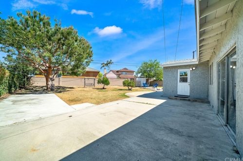 13371 Neptune Ct, Garden Grove CA  92843-2724 exterior