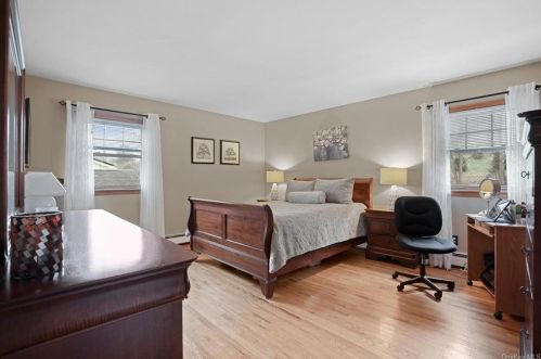 16 Vorndran Dr, New Hamburg NY  12590-4517 exterior