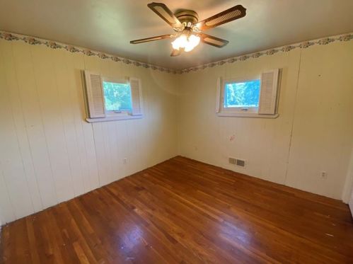 4296 Seneca Rd, Hermitage PA  16150-9631 exterior