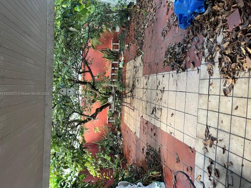 1855 73rd Pl, Hialeah FL  33014-3729 exterior