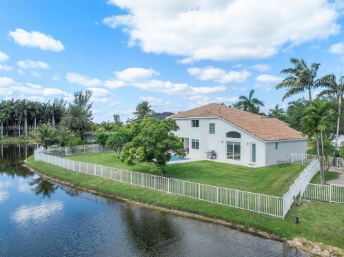 3761 144th Ave, Hollywood FL  33027-3785 exterior