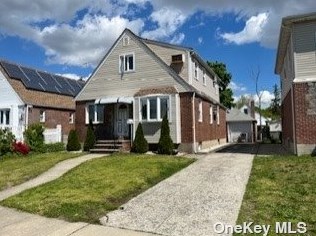 19 Oak St, Floral Park, NY 11003-2028