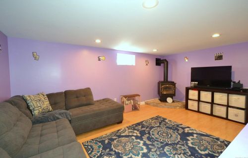 1632 Church St, Holbrook NY  11741-5818 exterior