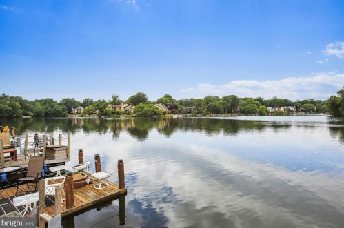 11208 Harbor Ct, Herndon, VA 20191-4337