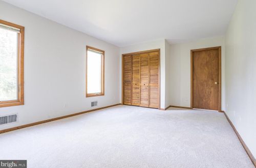 7 Waldron Ln, Flemington NJ  08822-1904 exterior