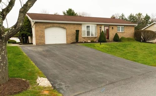 5142 Shawnee Blvd, Schnecksville PA  18078-2609 exterior