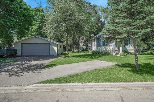 302 21st St, Faribault, MN 55021-2318
