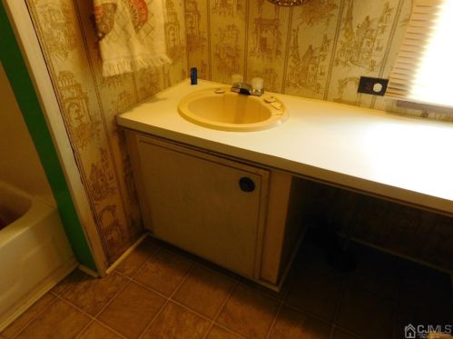 29 Alison Dr, Avenel NJ  07001-1929 exterior