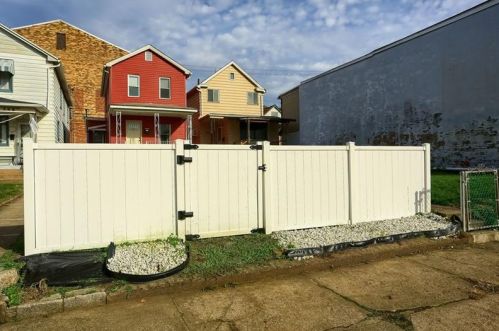 344 Maplewood Ave, Ambridge PA 15003-2521 exterior